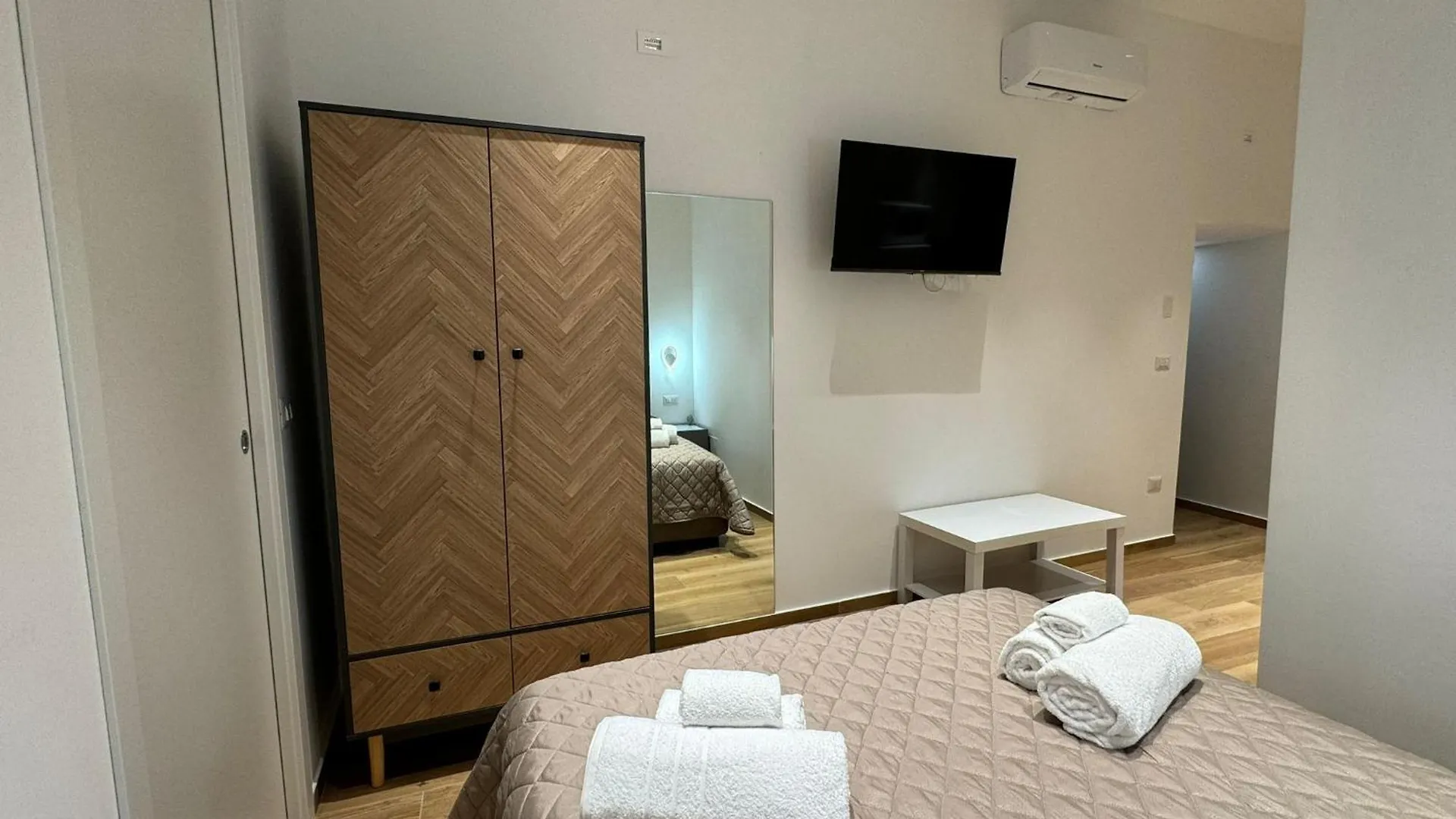 City Room Palermo 0*,